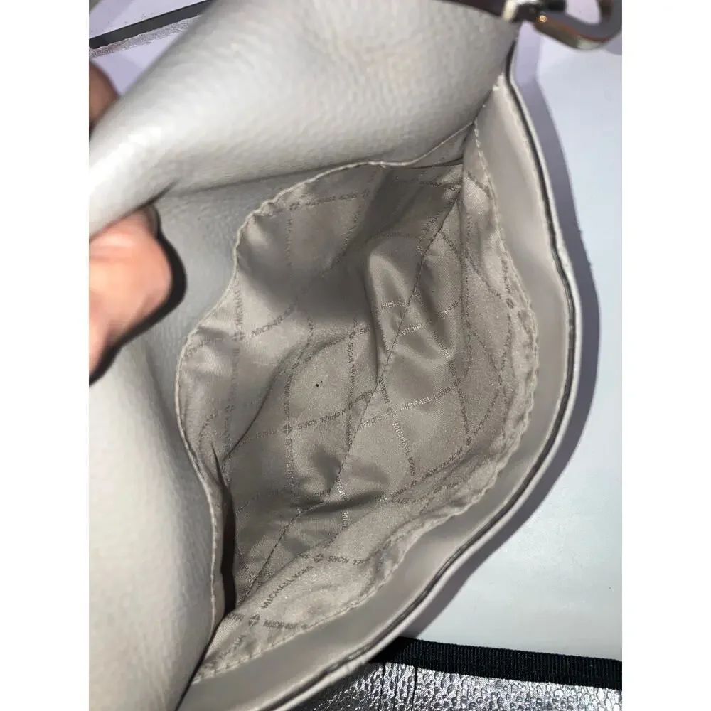 MICHAEL KORS, GRAY MEDIUM PEBBLED LEATHER SHOULDER BAG